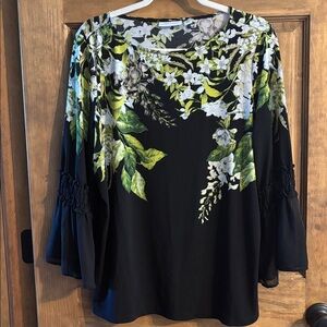 EUC Susan Graver Liquid Knit 3/4 sleeve top with gathered sleeve detail L